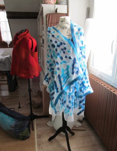 jbm-creation-robe-blanche-bleu-turquoise-artisanale